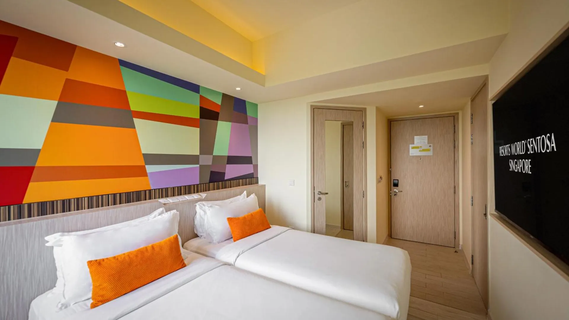 Genting Hotel Jurong Singapore 4*,